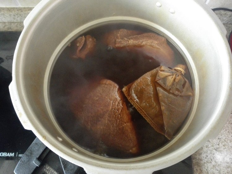 简易卤牛肉步骤7