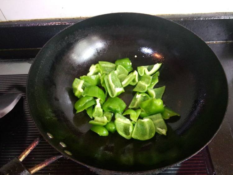 腊肉香菇炖杂蔬步骤5