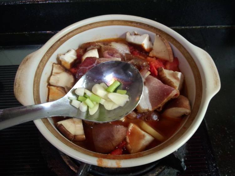 腊肉香菇炖杂蔬步骤12