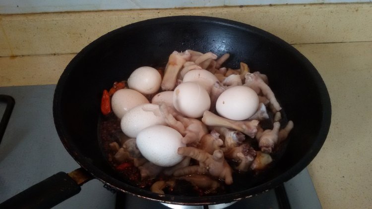 卤香蛋鸡鸭脚杂锅步骤4