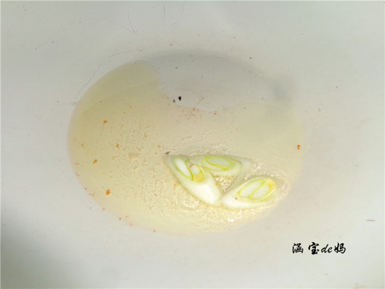 青椒木耳炒魔芋步骤5