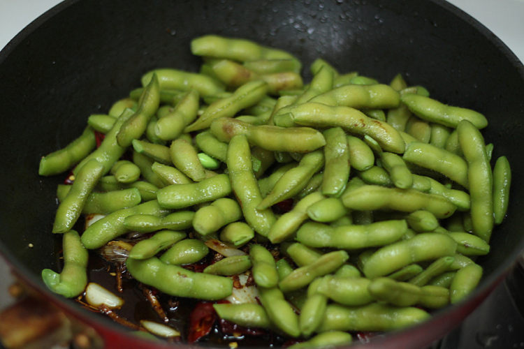 麻辣吮指毛豆步骤7