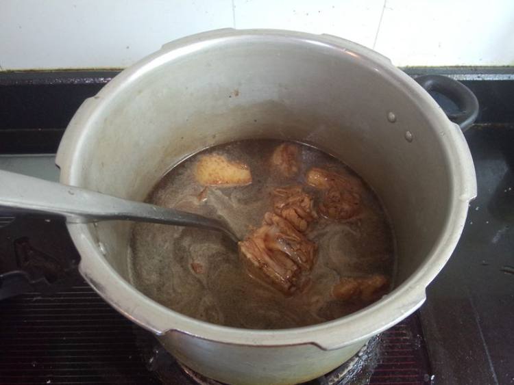 方笋干煮鸭腿步骤8