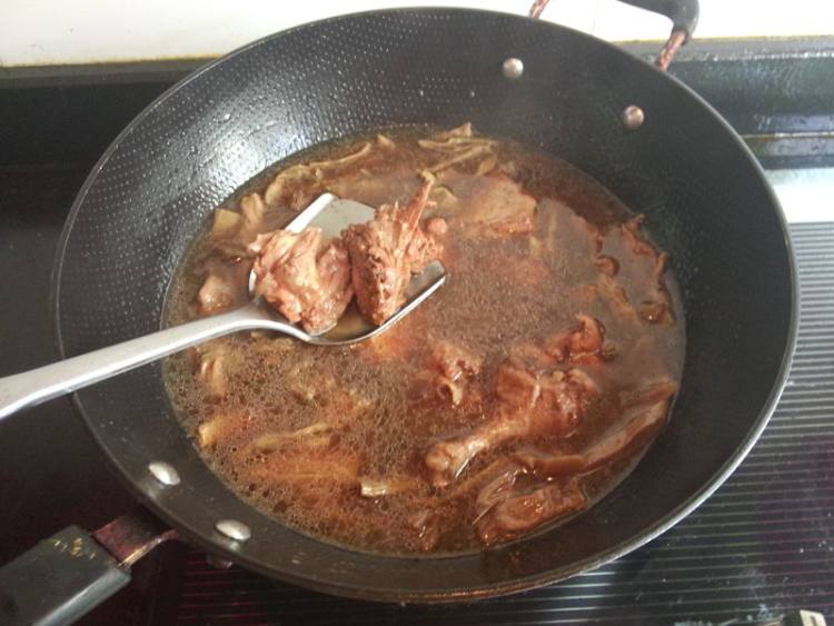 方笋干煮鸭腿步骤10