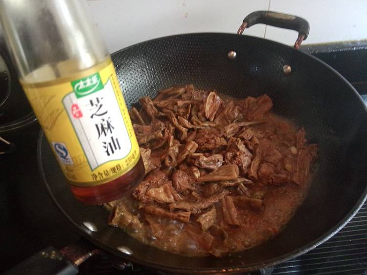 方笋干煮鸭腿步骤12