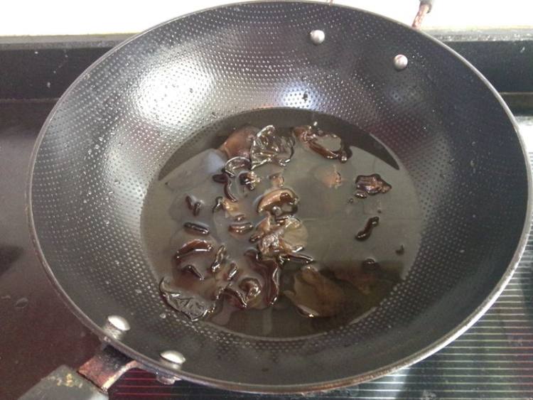 毛豆子黑木耳烧青鱼步骤3