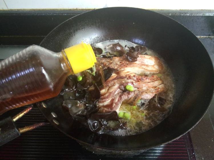 毛豆子黑木耳烧青鱼步骤10
