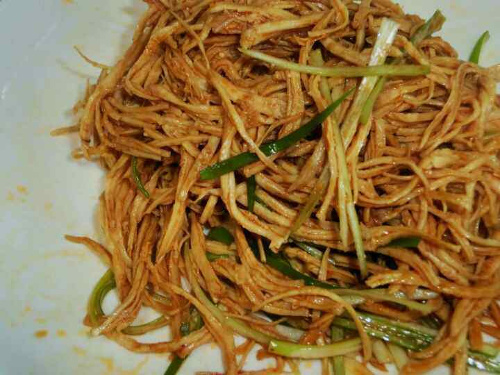 椒麻鸡丝。步骤5