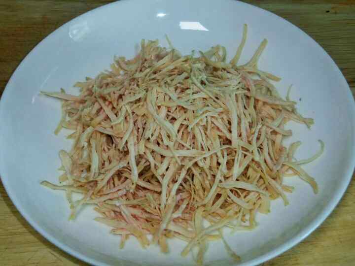 椒麻鸡丝。步骤4