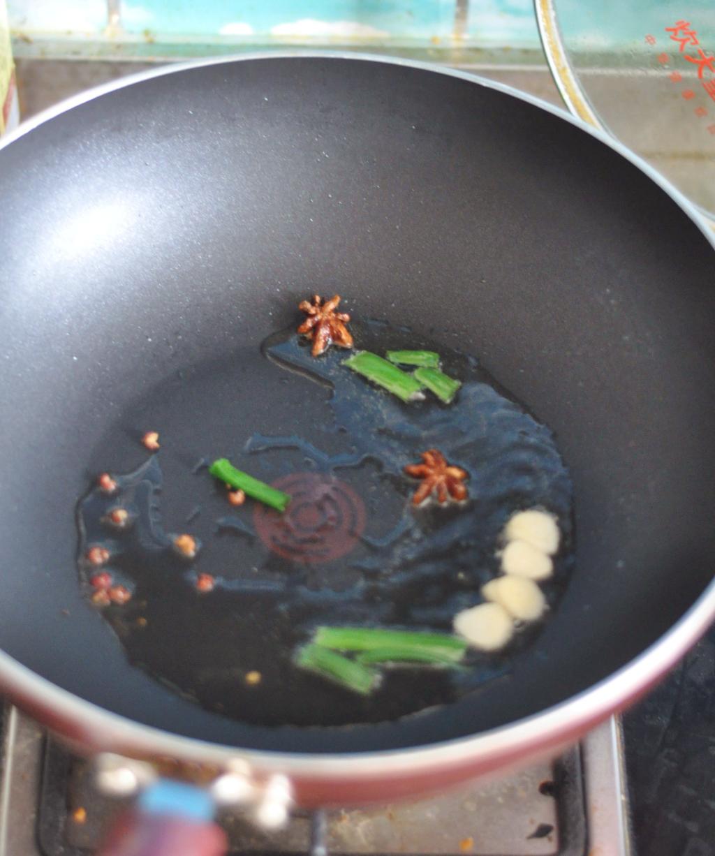 西芹炒腊肉步骤2