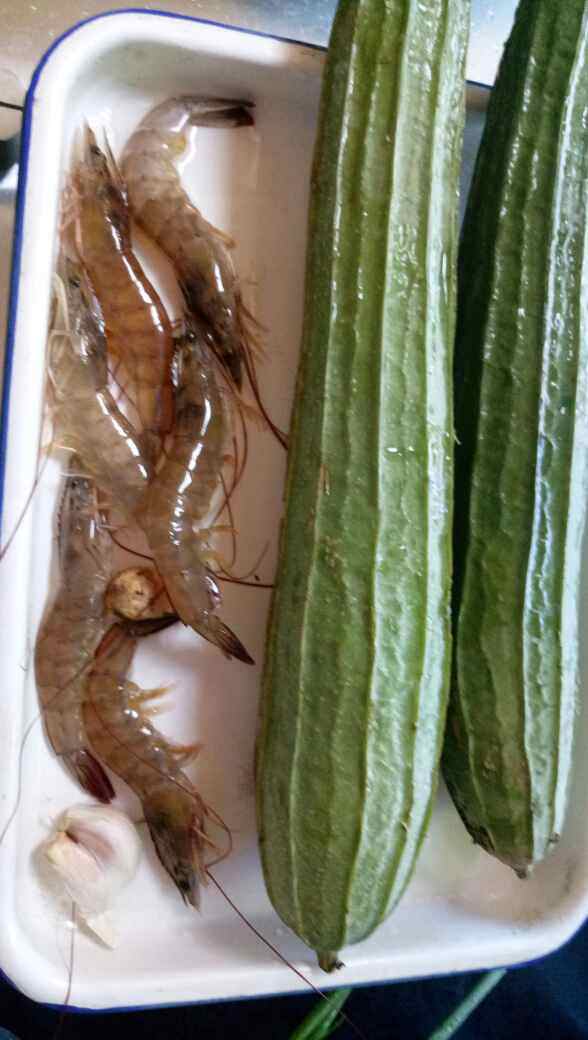 魚露丝瓜虾步骤1