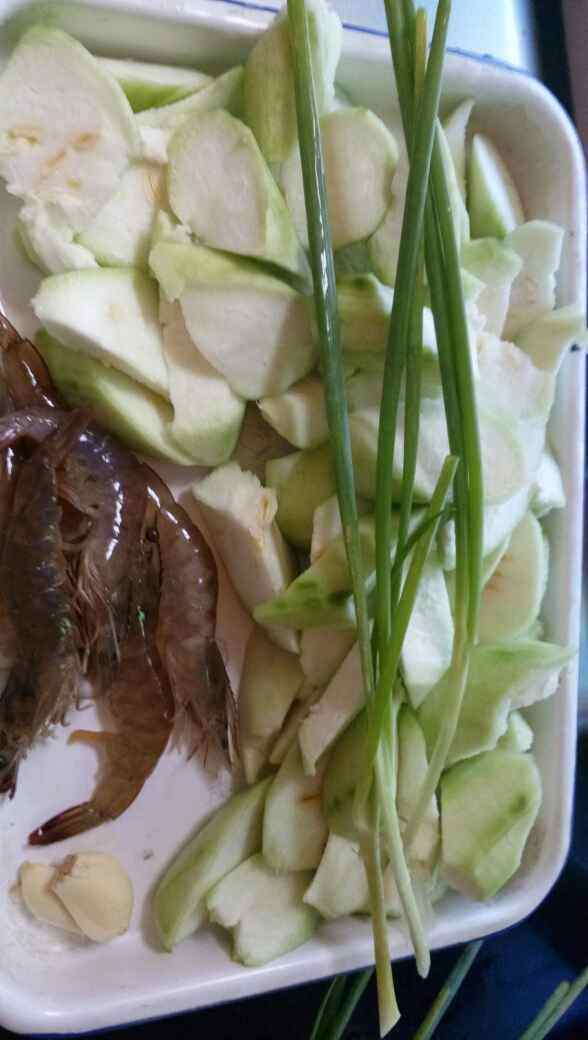魚露丝瓜虾步骤2