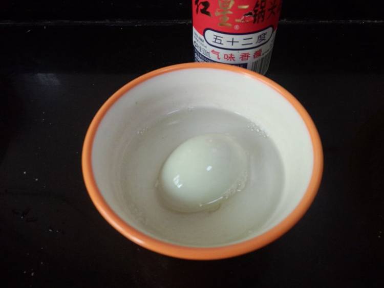 家庭版腌制咸鸭蛋步骤3