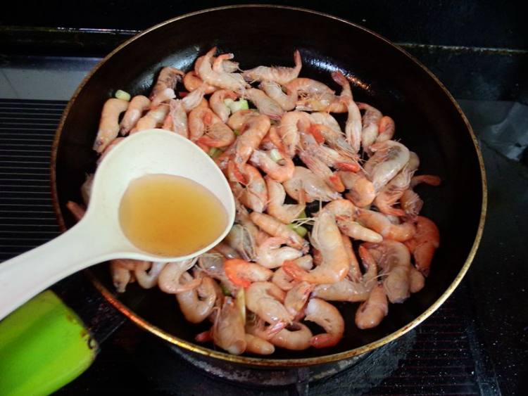 黄瓜皮炒鲥虾#新鲜从步骤7