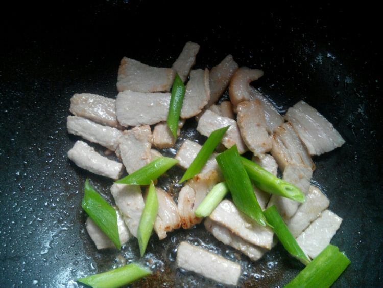 红烧肉炖豆角步骤5