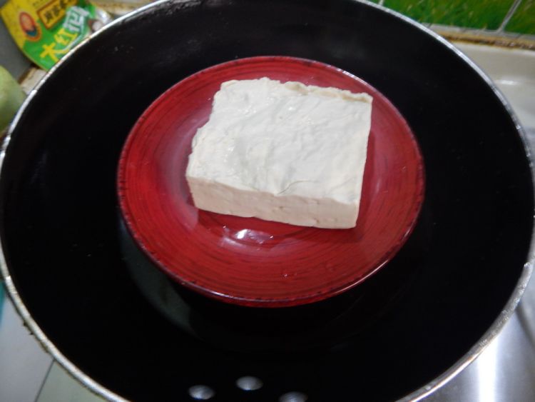 皮蛋凉豆腐步骤1