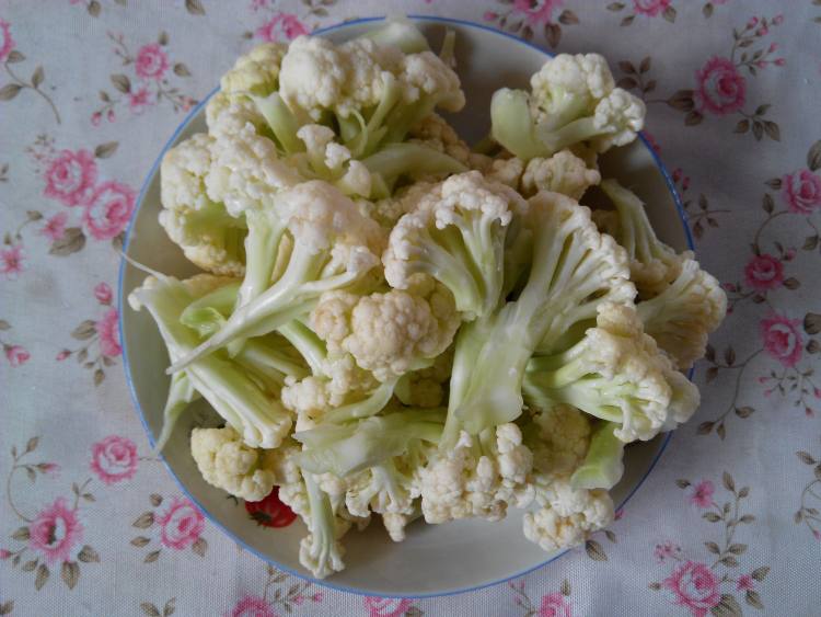 尖椒松花菜炒肉步骤1