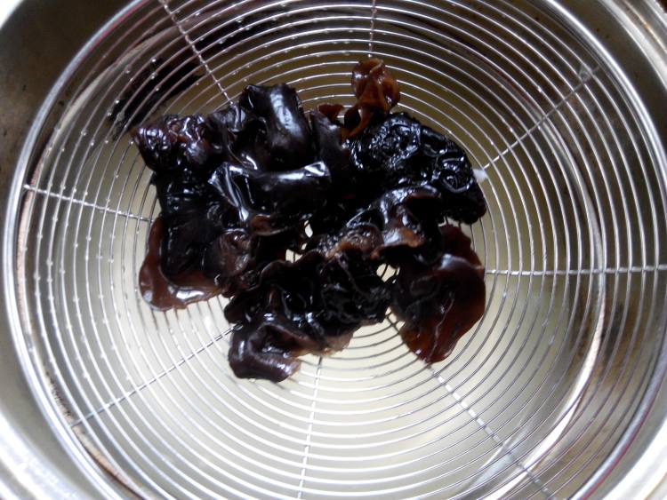 尖椒松花菜炒肉步骤3