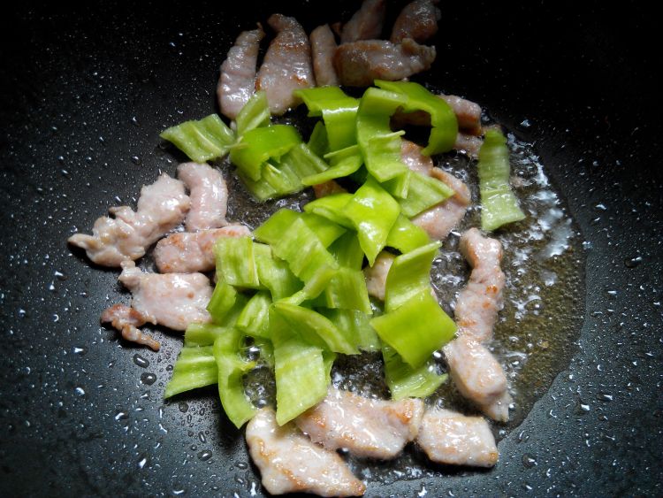 尖椒松花菜炒肉步骤7
