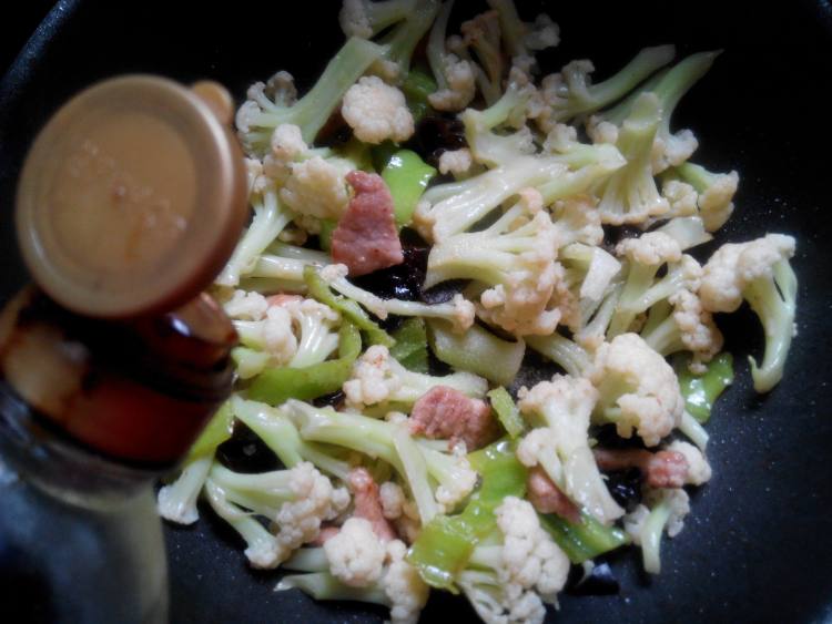 尖椒松花菜炒肉步骤9