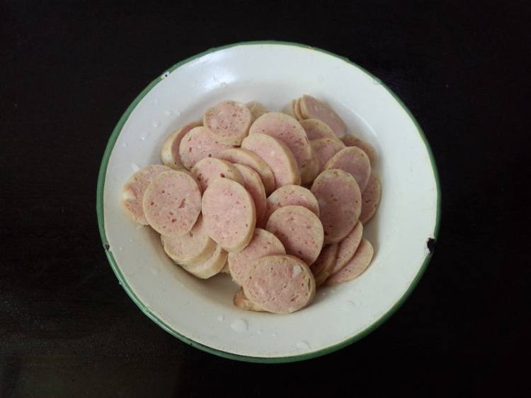 红肠炒蚕豆瓣#新鲜从步骤4