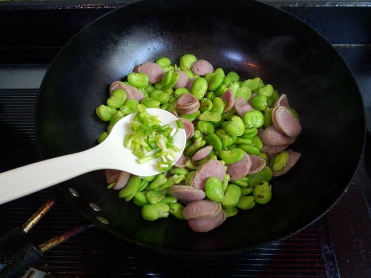 红肠炒蚕豆瓣#新鲜从步骤10