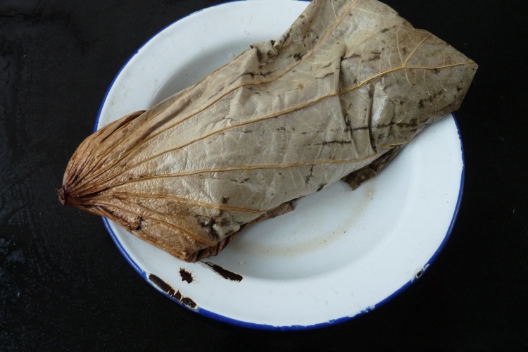 荷叶蒸五香肉步骤4