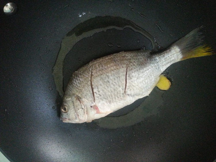 黄翅鱼汤步骤3