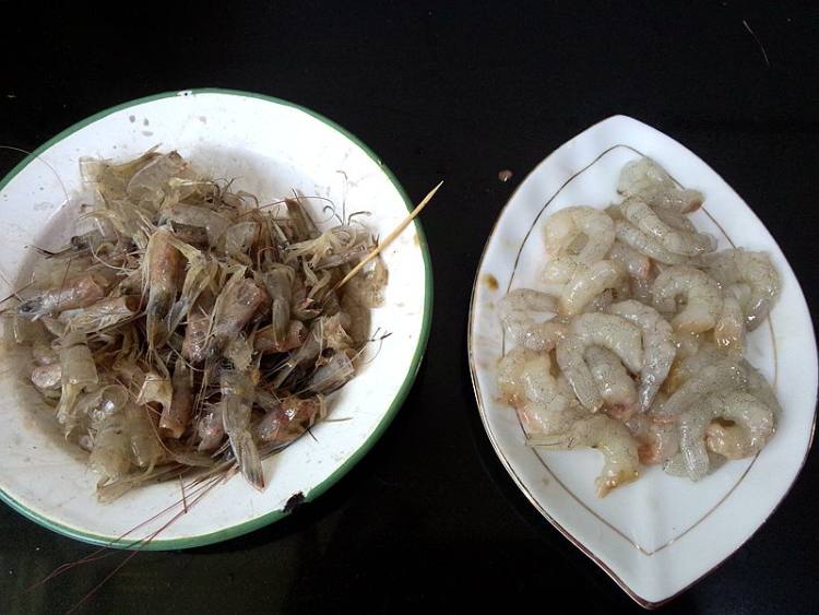 青椒炒白虾仁步骤5