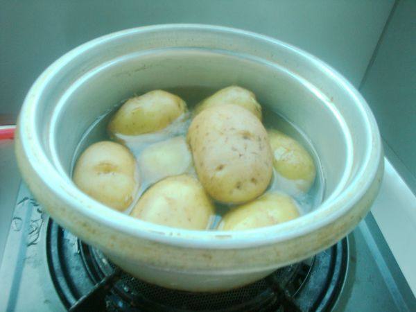 茴香土豆汤步骤1