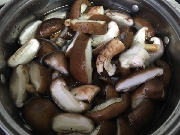 香菇豆泡青菜煲步骤3