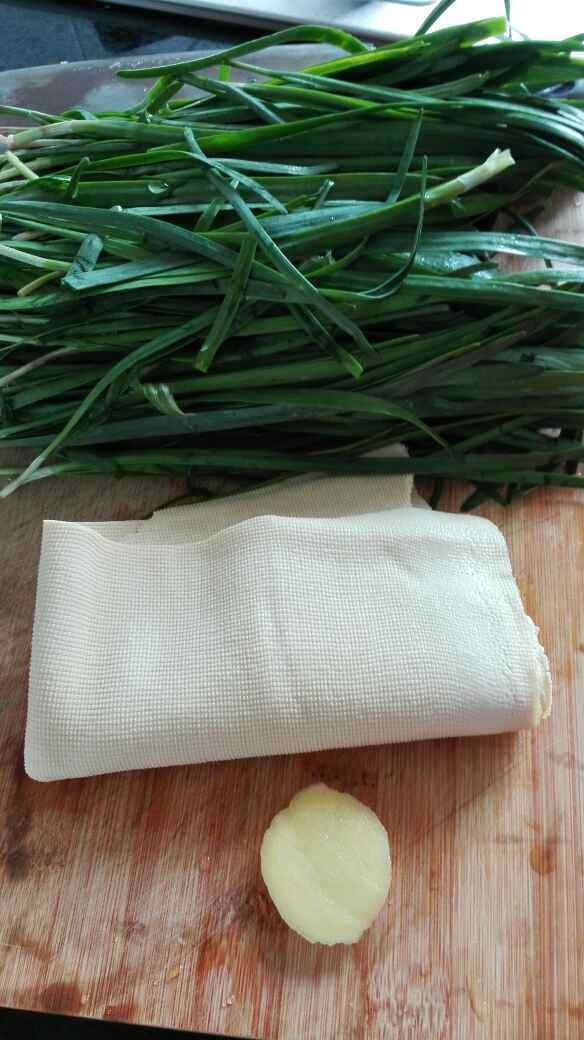 韭菜炒豆腐丝步骤1