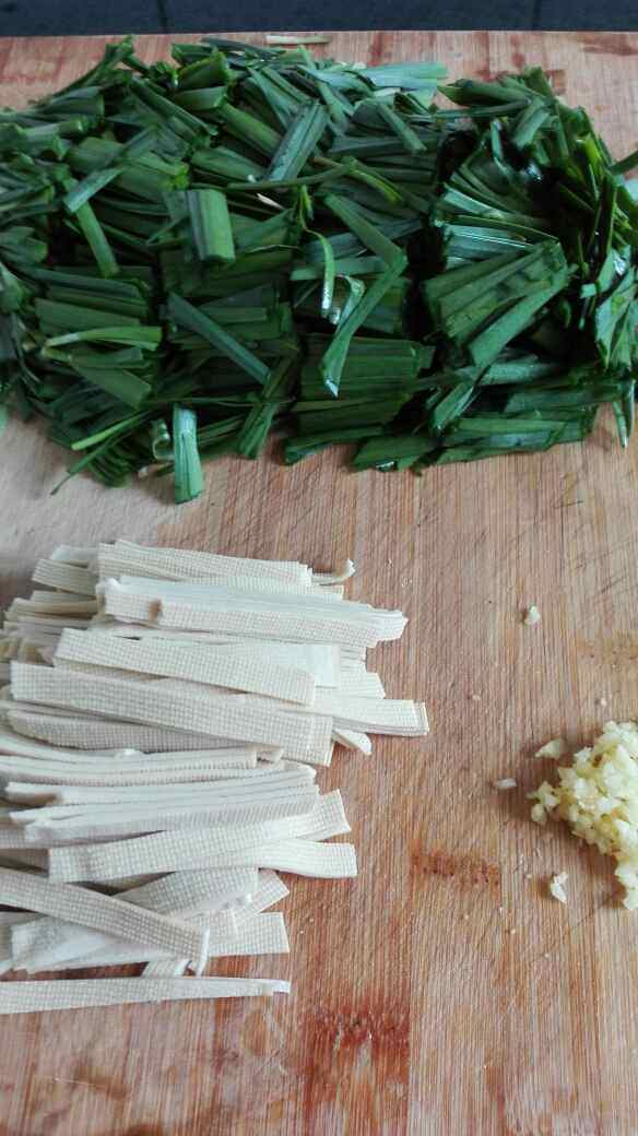 韭菜炒豆腐丝步骤2