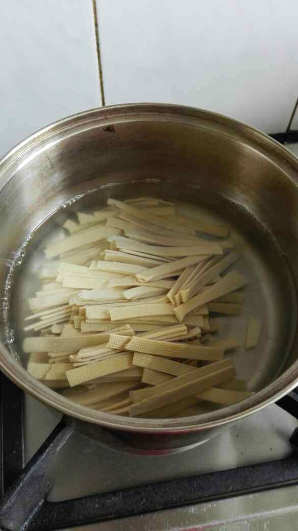 韭菜炒豆腐丝步骤3