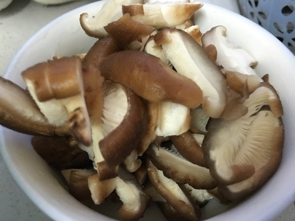 蚝油香菇扒油麦菜步骤1