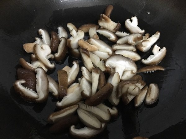 蚝油香菇扒油麦菜步骤5