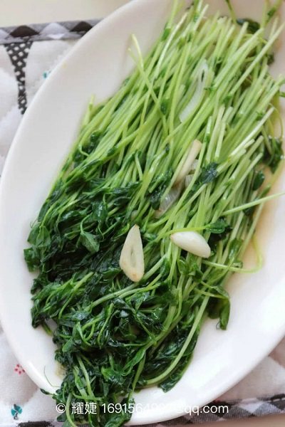 清炒豆苗步骤3