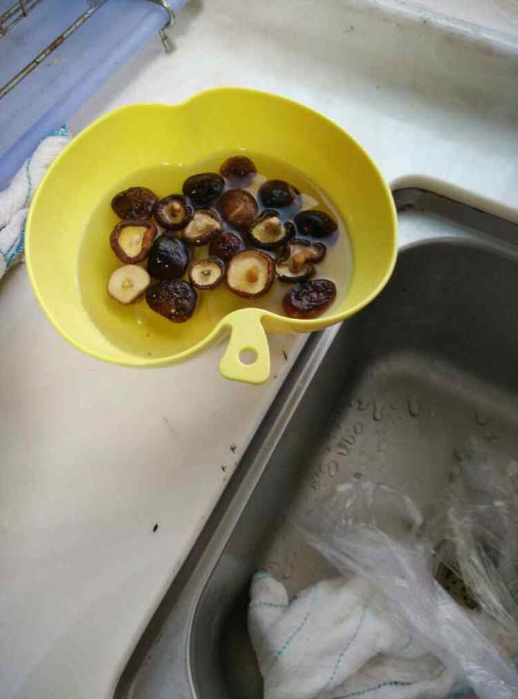 香菇炒上海青步骤1
