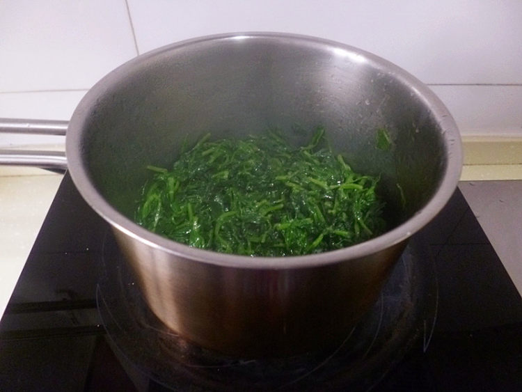 清炒豌豆尖步骤5