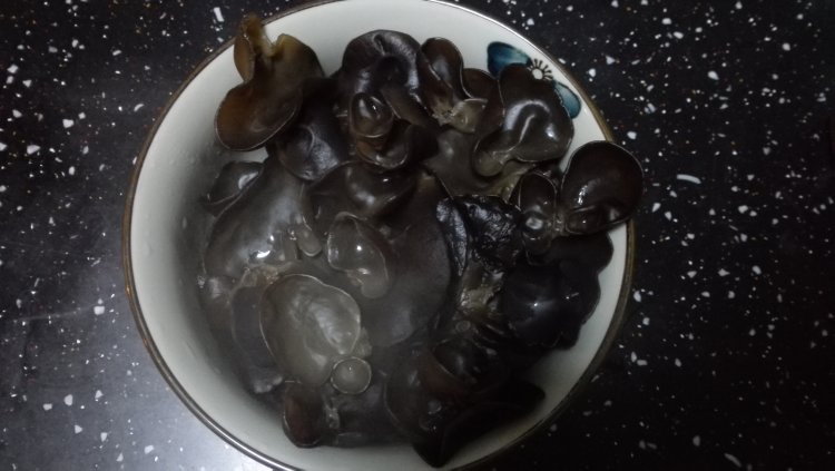 瓜片秋耳步骤3