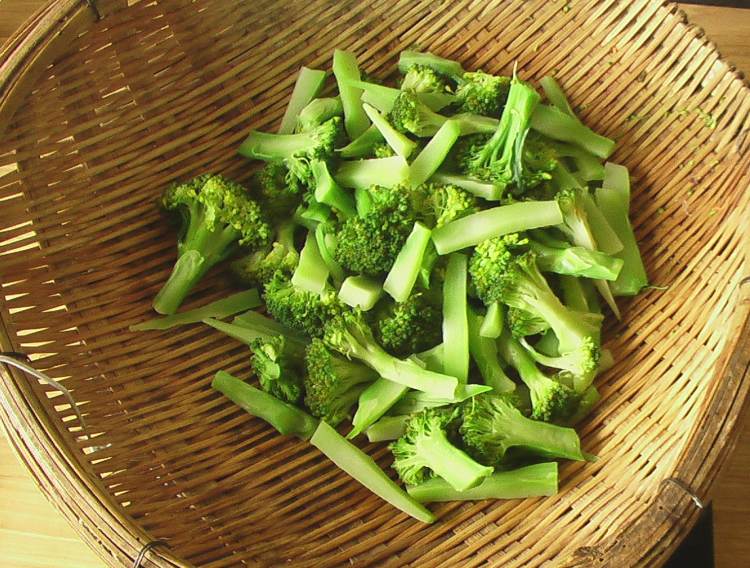 西红柿炒西兰花步骤4
