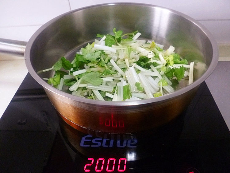 芹菜炒千张步骤3