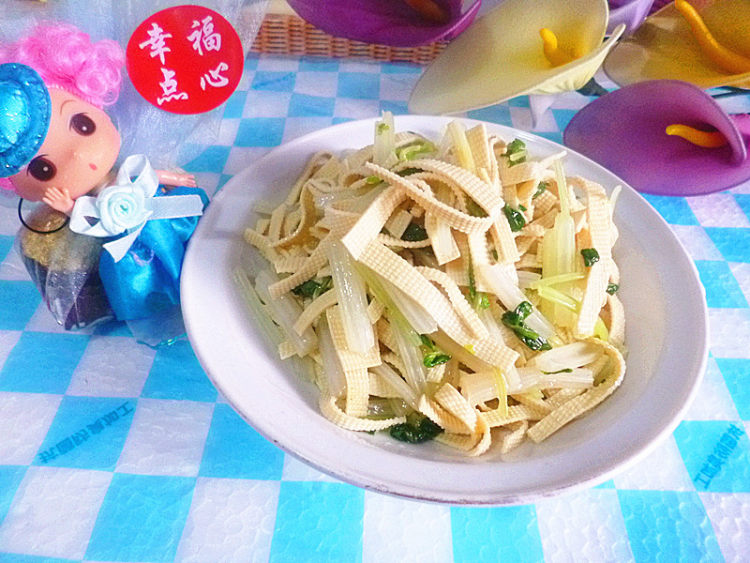 芹菜炒千张步骤7