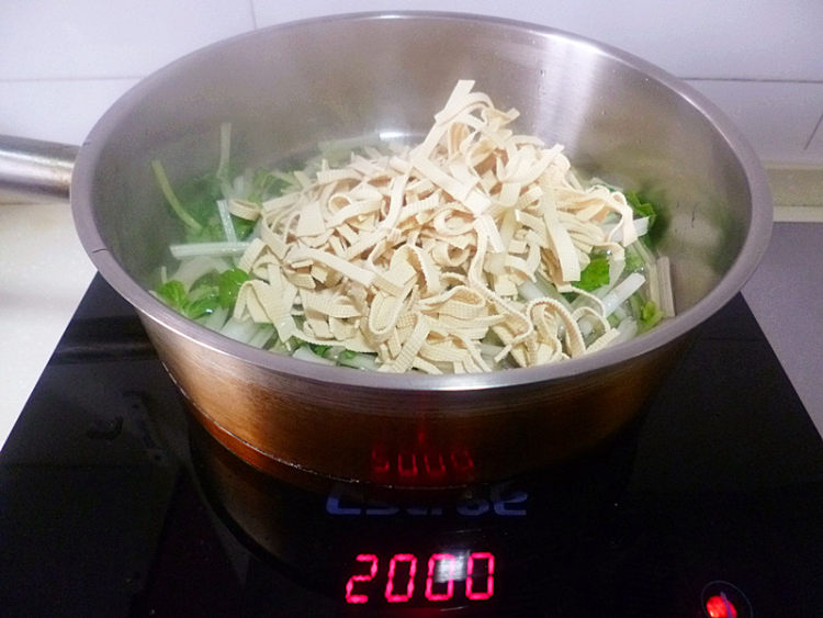 芹菜炒千张步骤4