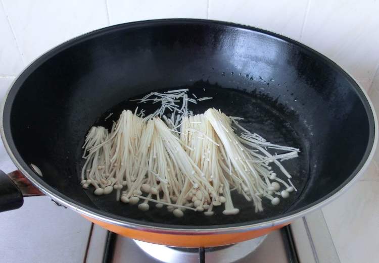 果仁菠菜步骤2