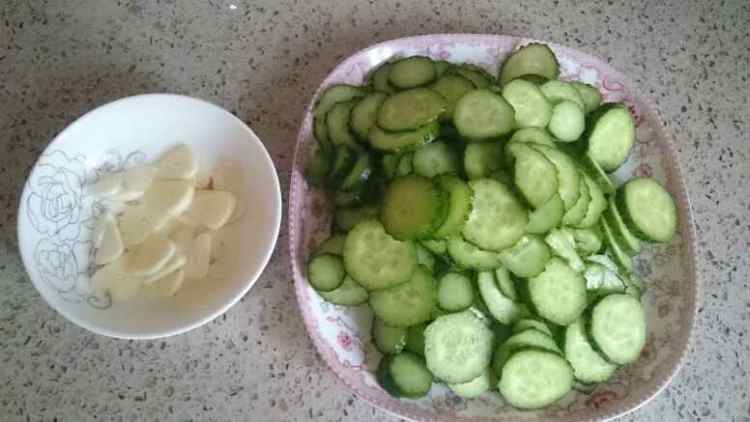 素炒黄瓜片步骤1