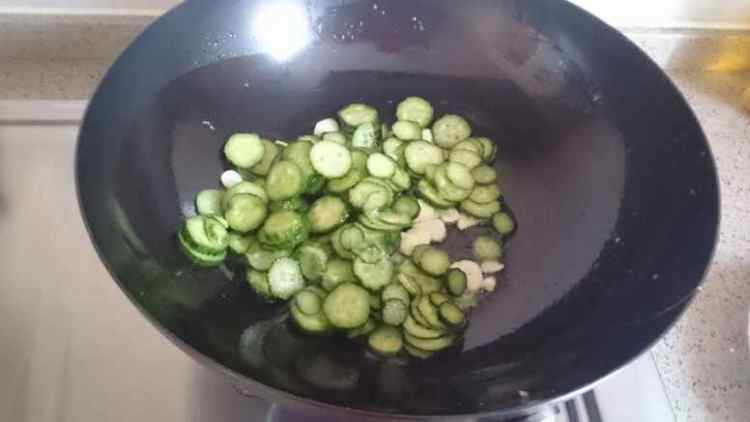 素炒黄瓜片步骤4