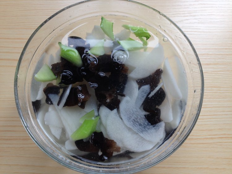 木耳炒山药步骤6