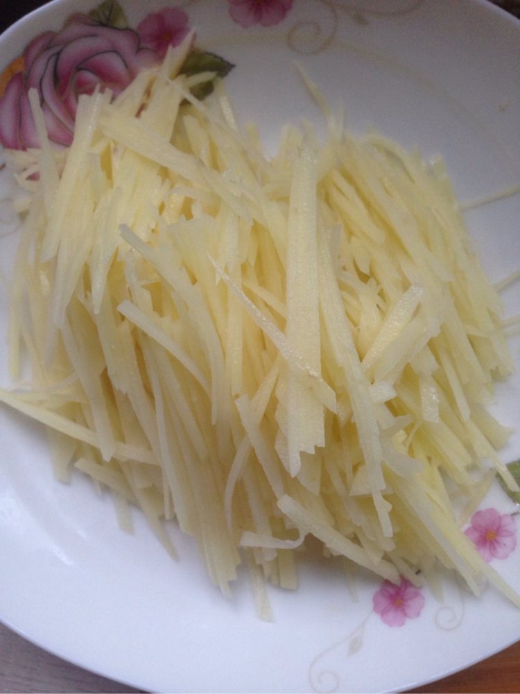 芹菜土豆丝步骤1