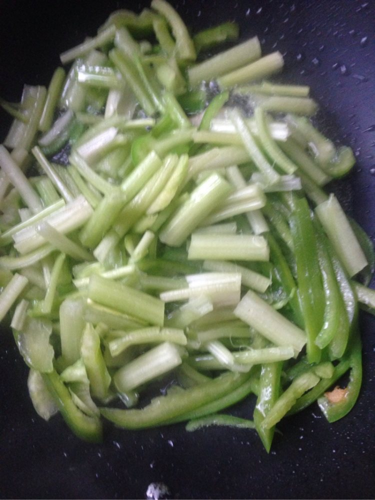 芹菜土豆丝步骤5